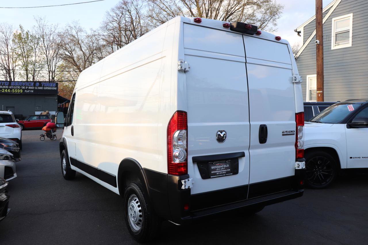 Used 2025 RAM ProMaster 2500 w/ Convenience Group FWD image 3