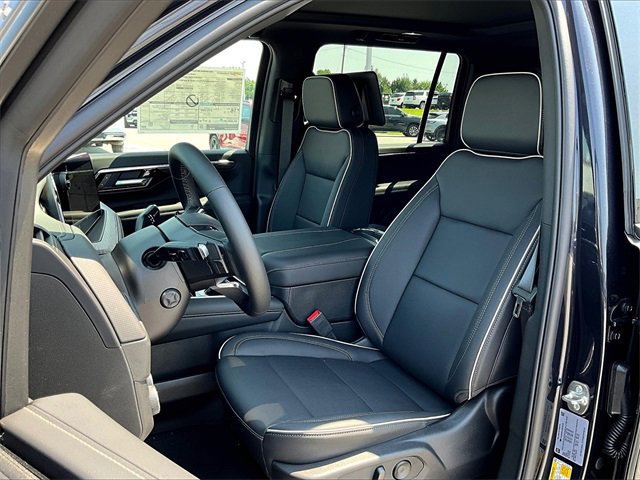 New 2025 Chevrolet Suburban Premier image 9