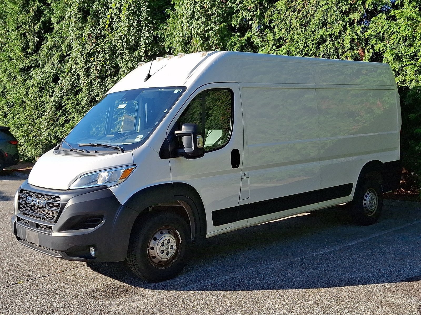 Used 2025 RAM ProMaster 2500 w/ Convenience Group FWD image 3