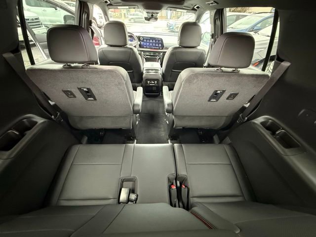 Used 2025 Chevrolet Traverse RS image 15