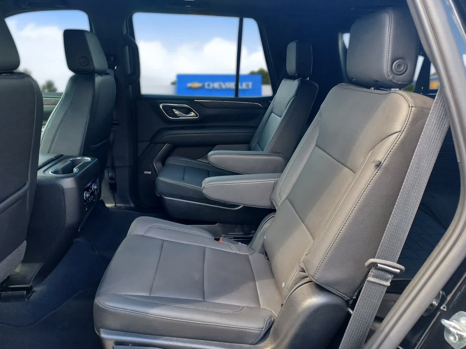 Used 2023 Chevrolet Tahoe Z71 w/ Z71 Off-Road Package AWD/4WD image 22