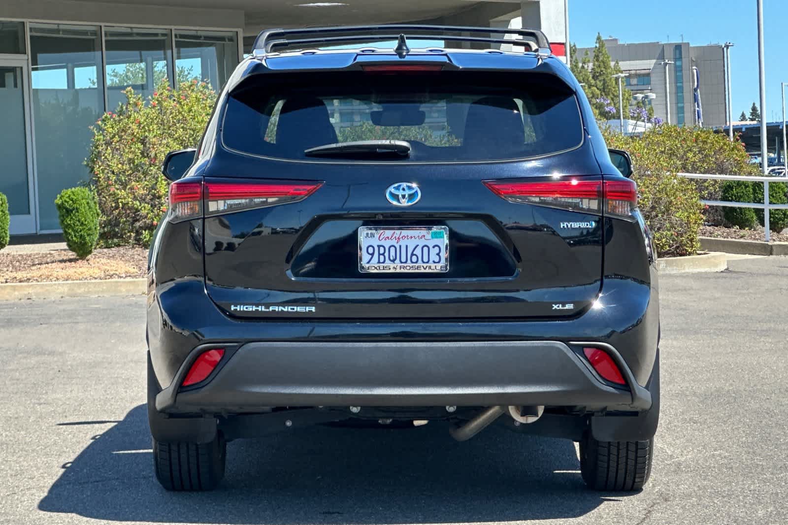 Used 2022 Toyota Highlander XLE AWD/4WD image 8