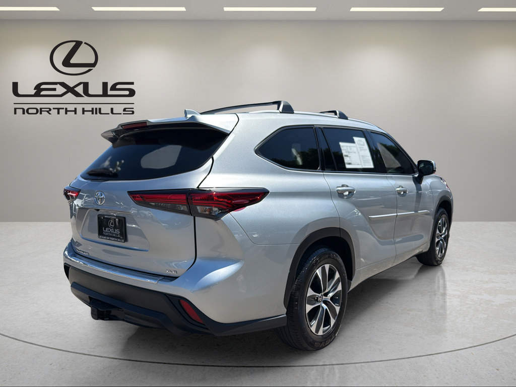 Used 2022 Toyota Highlander XLE FWD image 6