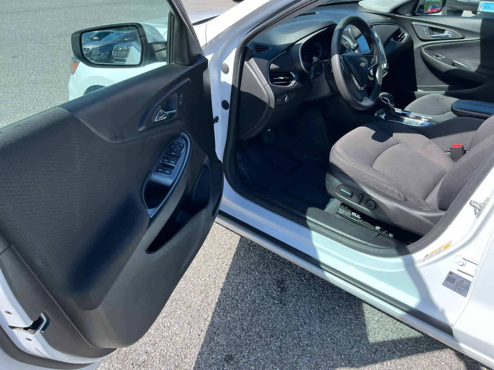 Used 2023 Chevrolet Malibu LT w/ Driver Confidence Package FWD image 9