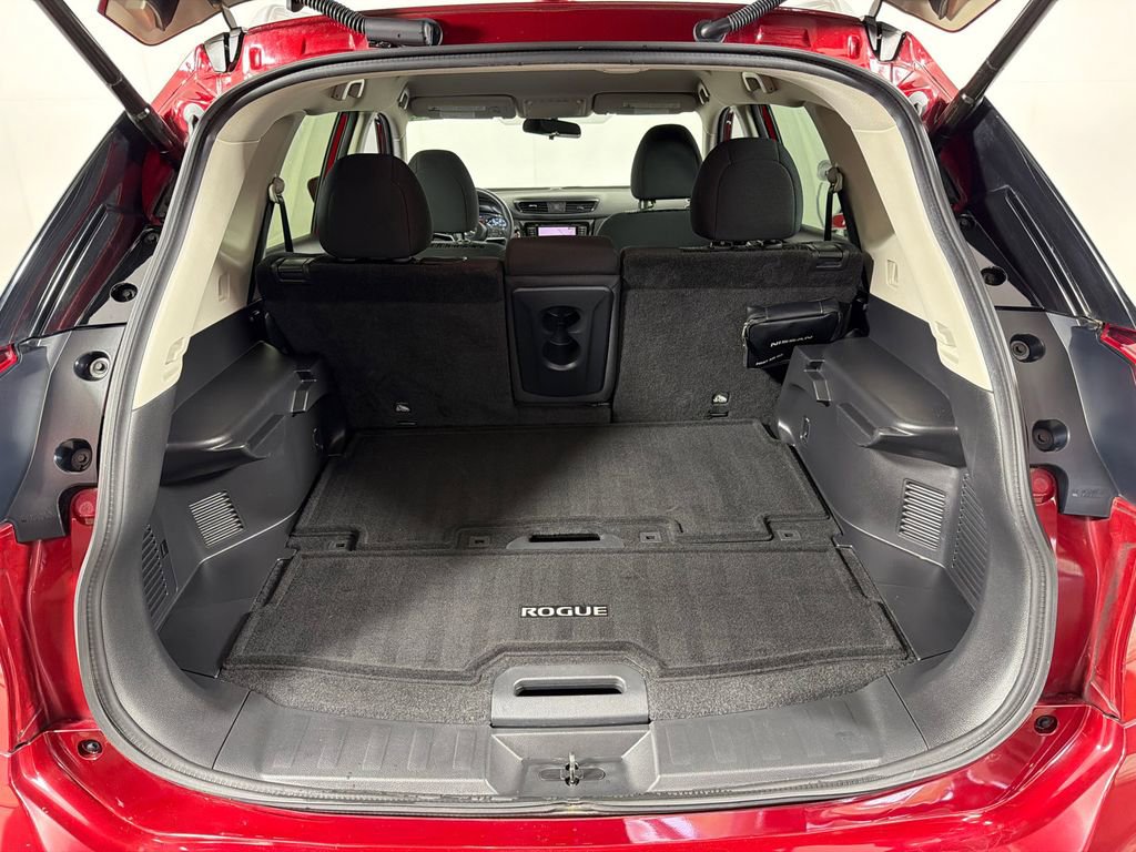 Used 2018 Nissan Rogue SV w/ Premium Package FWD image 19