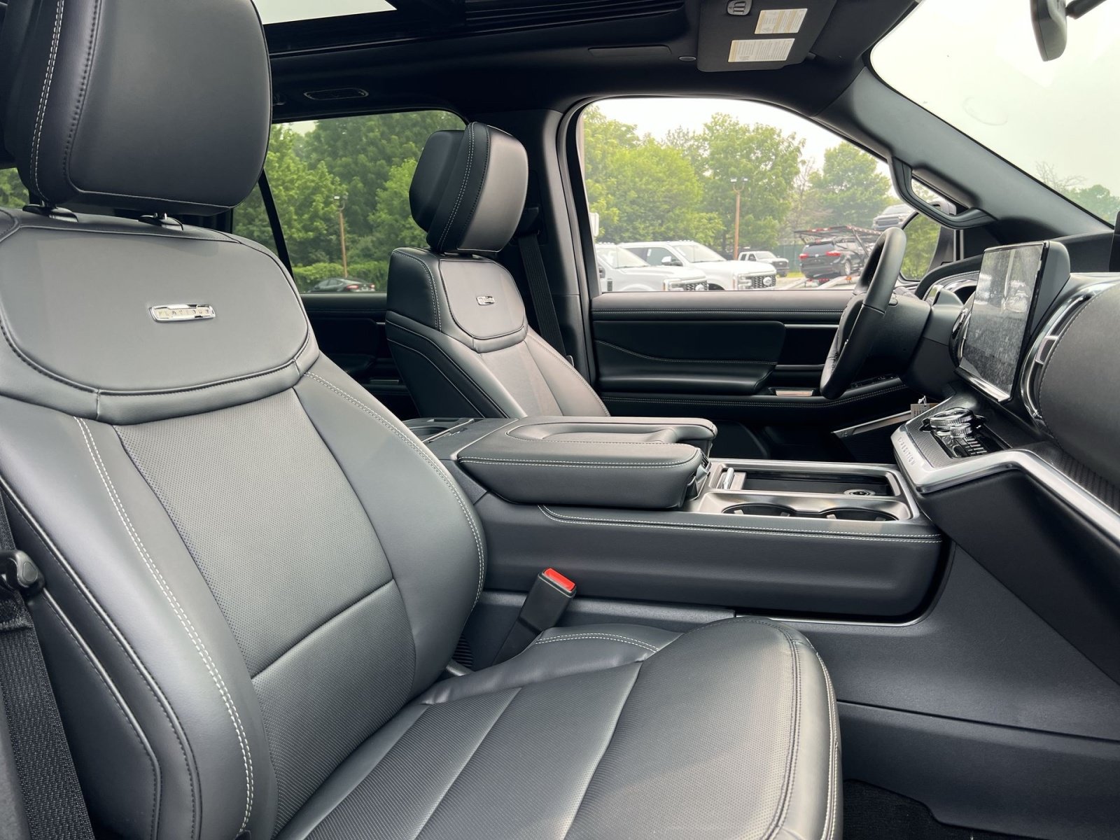 New 2027 Ford Expedition Platinum w/ Stealth Appearance Package AWD/4WD image 28