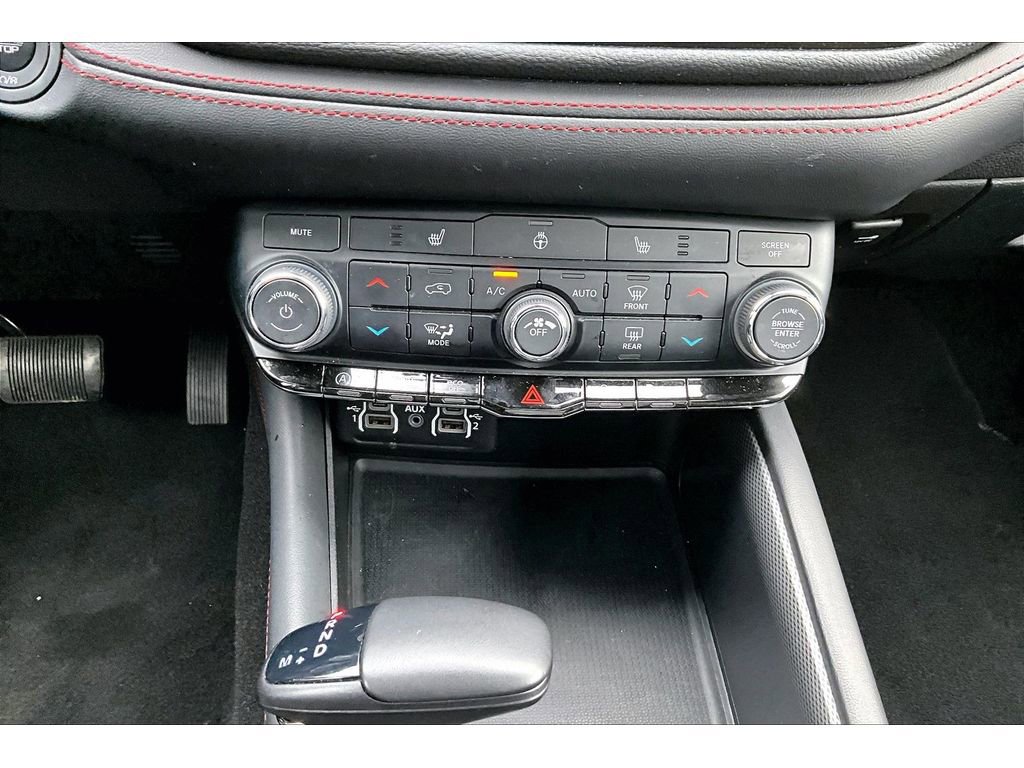 Certified 2025 Dodge Durango GT image 28