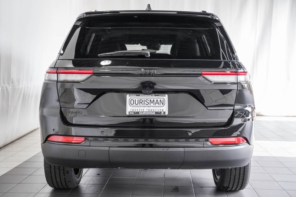 New 2025 Jeep Grand Cherokee Altitude w/ Trailer Tow Package image 5