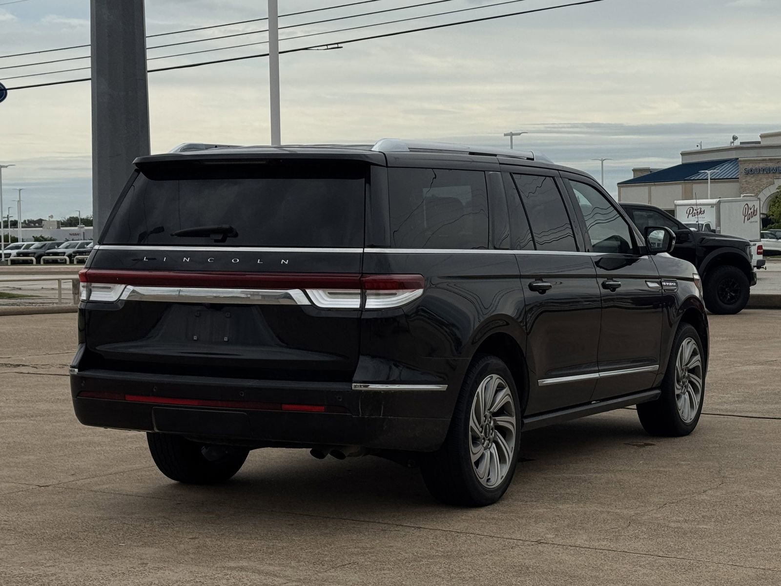Used 2022 Lincoln Navigator L Reserve AWD/4WD image 4