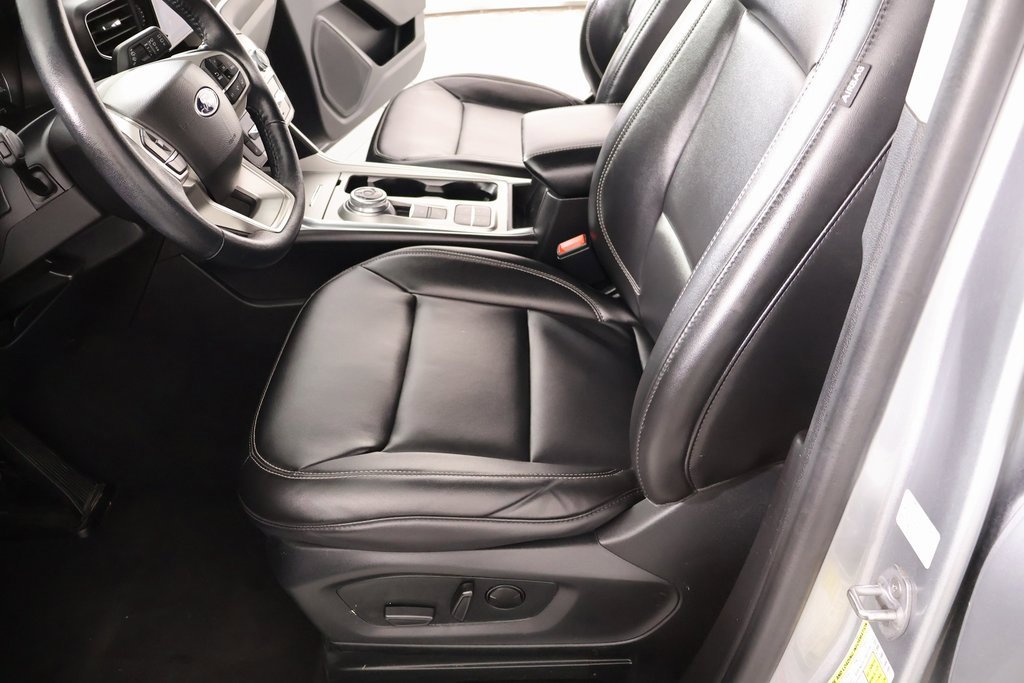 Used 2023 Ford Explorer XLT w/ Equipment Group 202A image 11