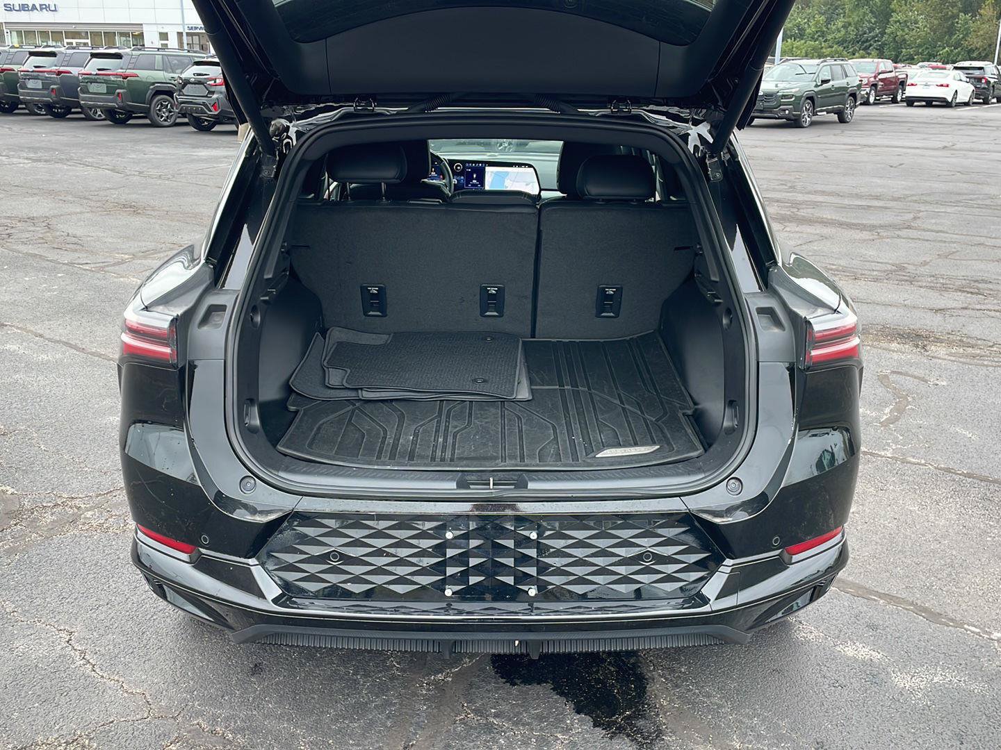 Used 2024 Chevrolet Equinox EV RS FWD image 29