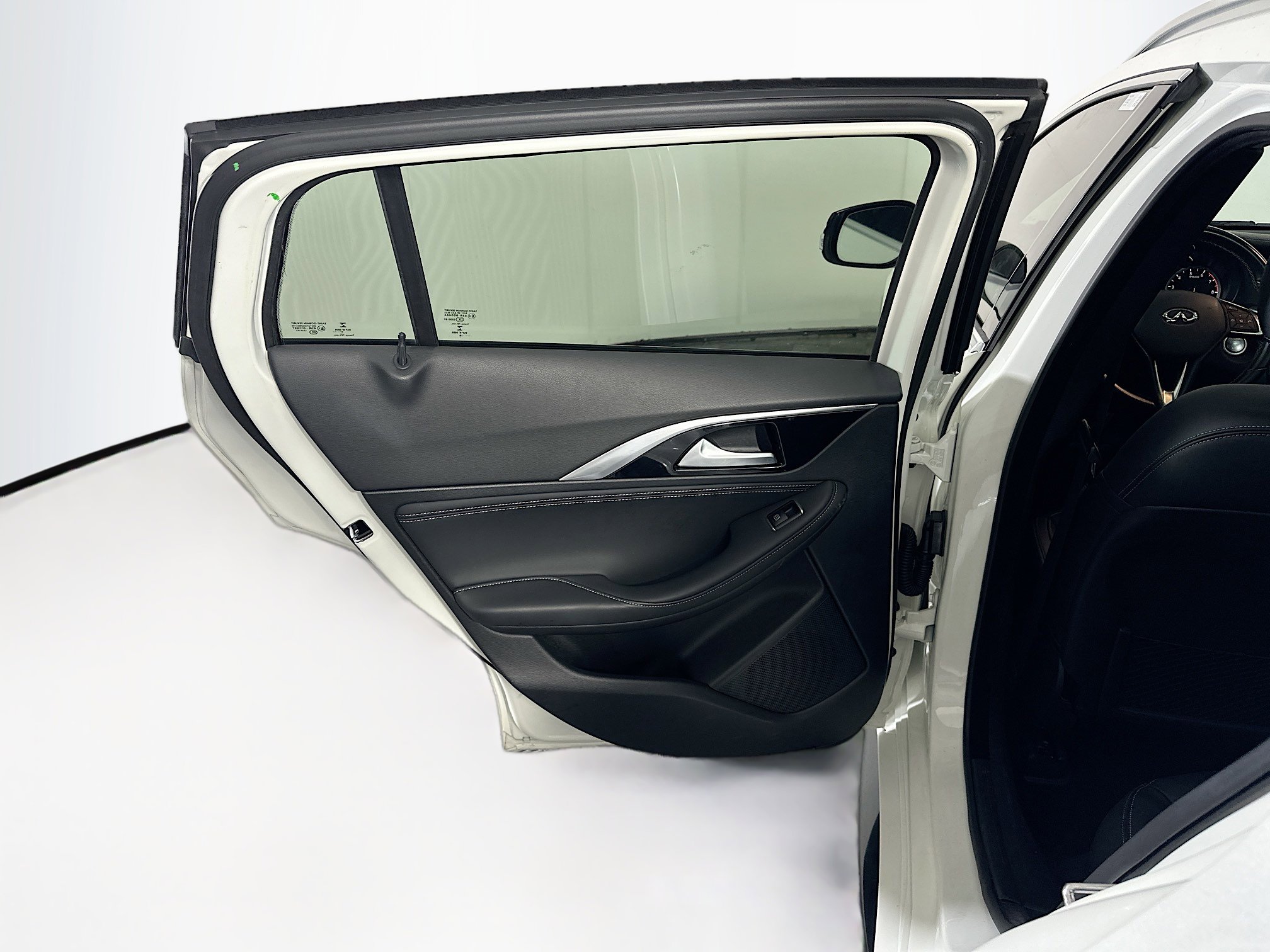 Used 2018 INFINITI QX30 FWD image 26