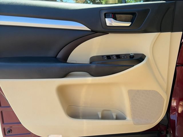 Used 2017 Toyota Highlander XLE AWD/4WD image 15