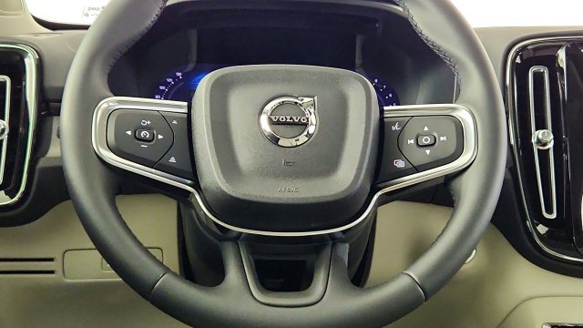 New 2026 Volvo XC40 B5 Plus w/ Protection Package Premier AWD/4WD image 24
