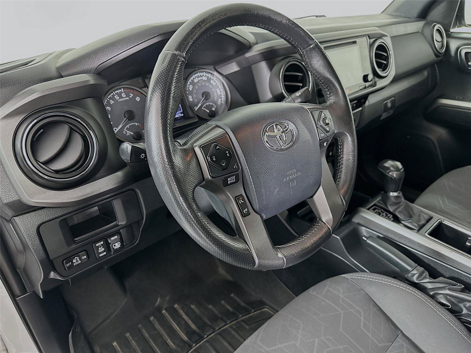 Used 2017 Toyota Tacoma TRD Off-Road AWD/4WD image 24