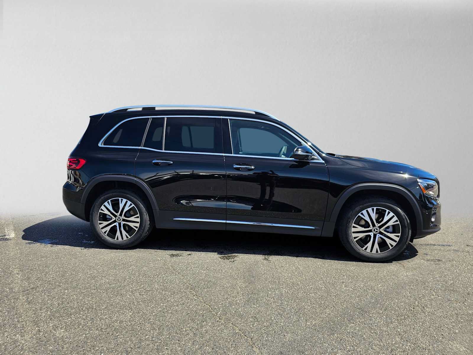 New 2026 Mercedes-Benz GLB 250 image 2