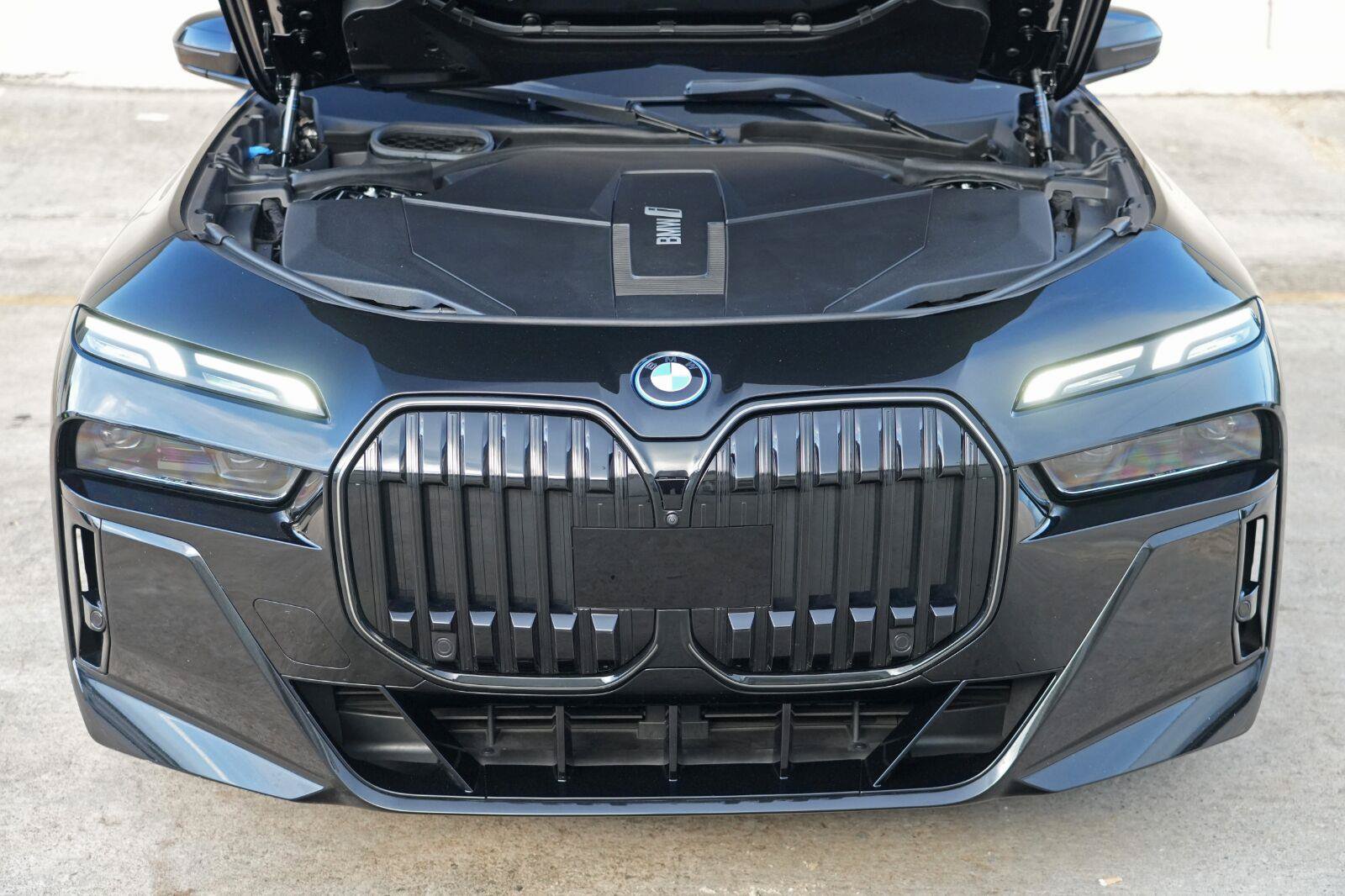 Used 2024 BMW i7 eDrive50 w/ M Sport Package RWD image 8