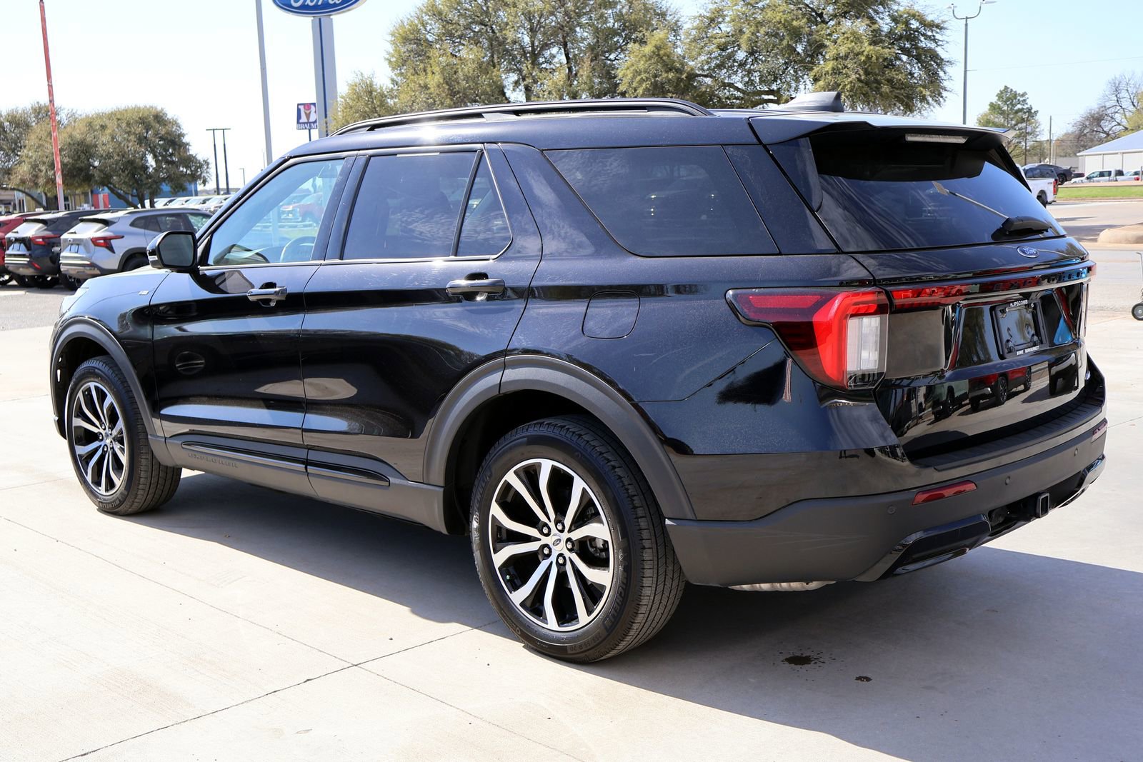 Used 2025 Ford Explorer ST-Line AWD/4WD image 10