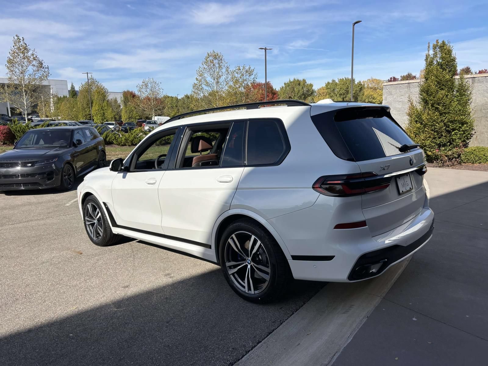 Used 2026 BMW X7 xDrive40i w/ M Sport Package AWD/4WD image 5