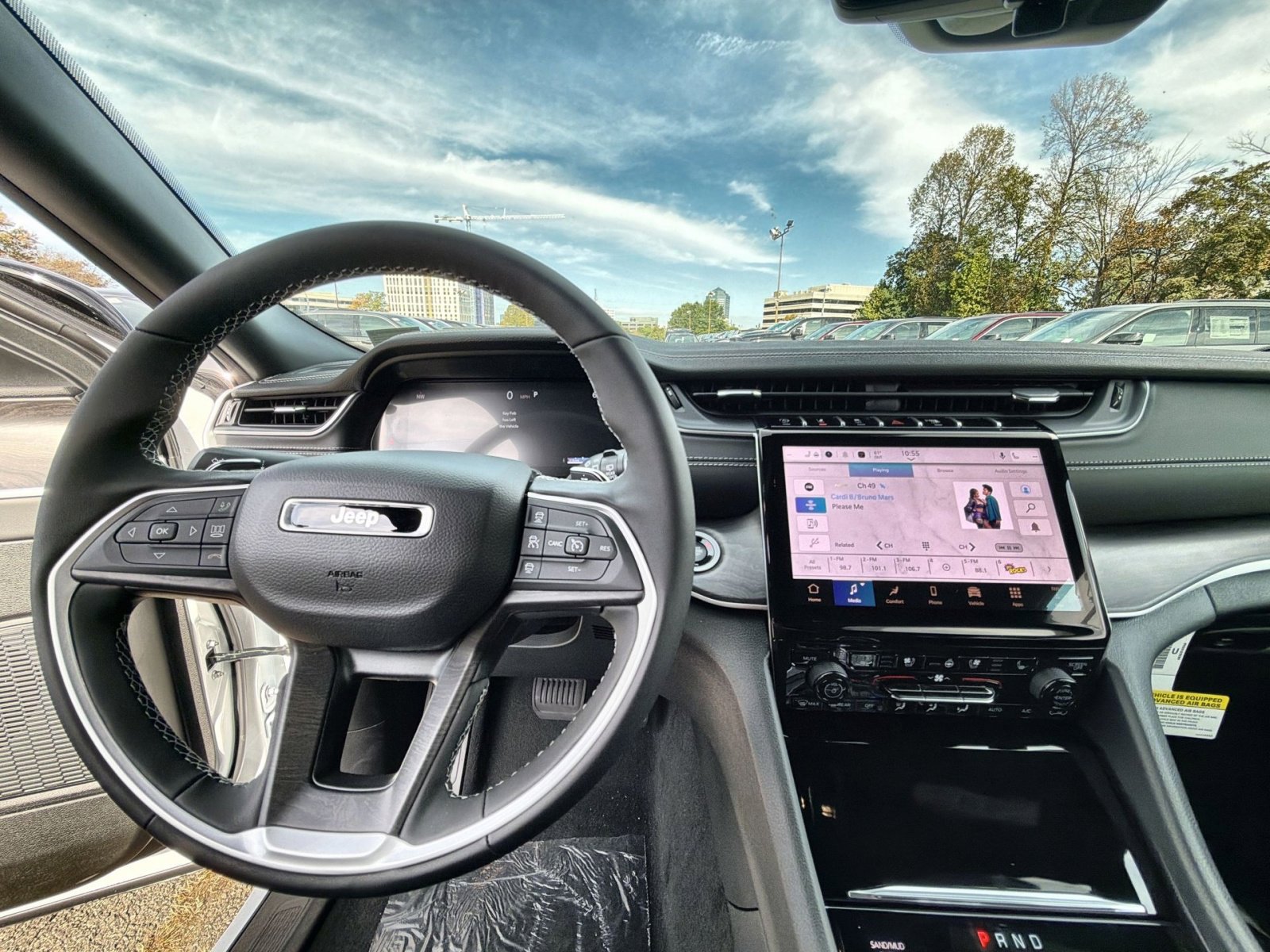 New 2025 Jeep Grand Cherokee Limited w/ Luxury Tech Group II image 16