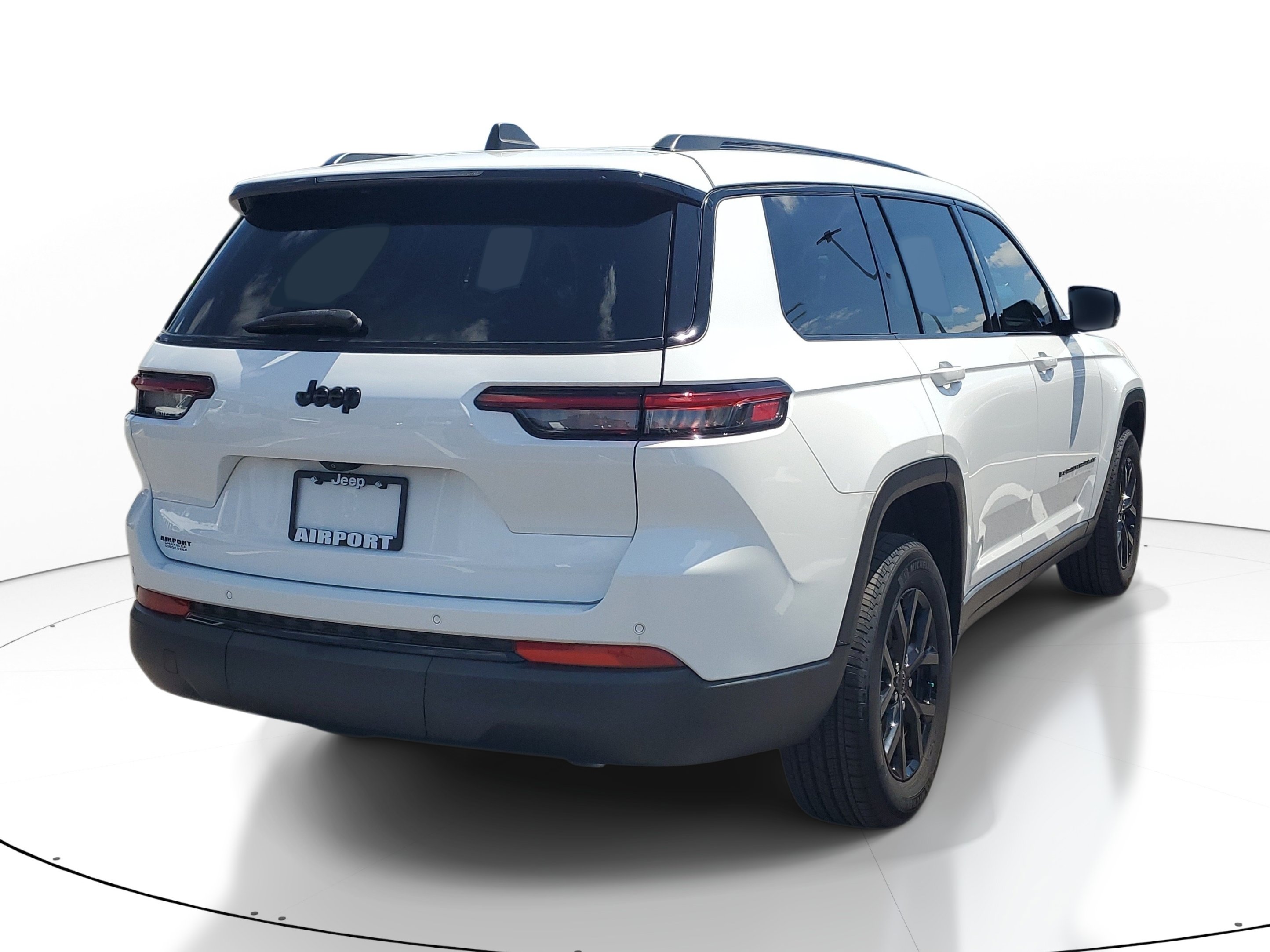 Used 2024 Jeep Grand Cherokee L Altitude RWD image 6