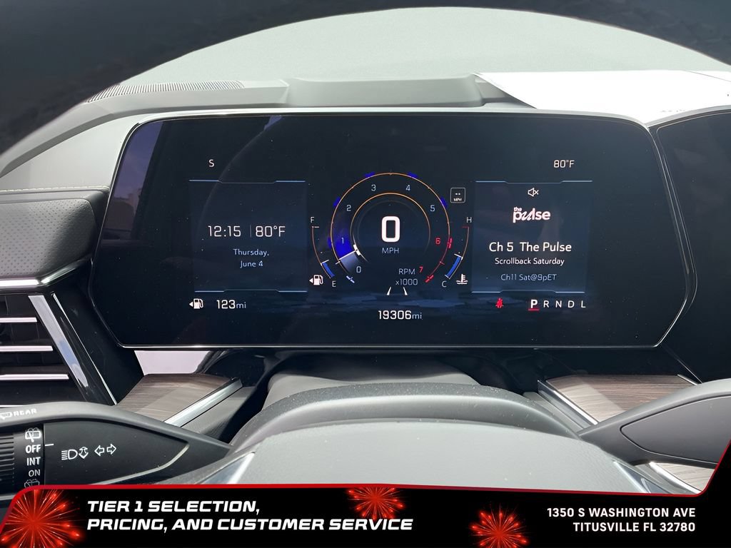 Used 2025 Chevrolet Suburban Premier RWD image 31