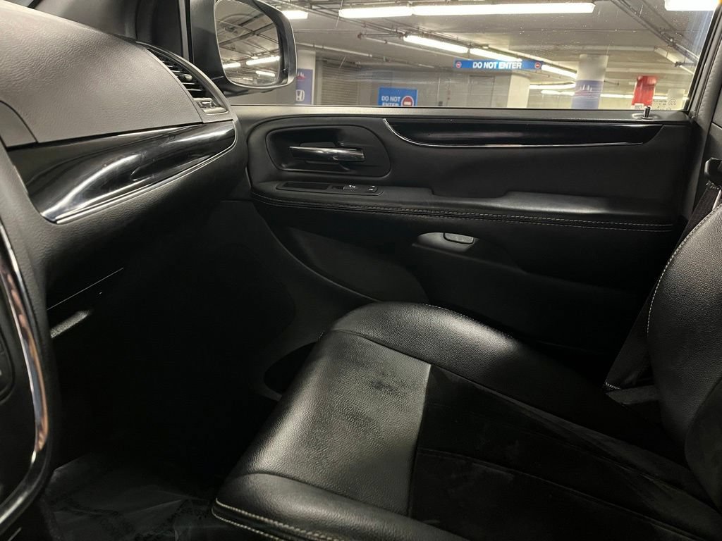 Used 2017 Dodge Grand Caravan SXT w/ Driver Convenience Group FWD image 27