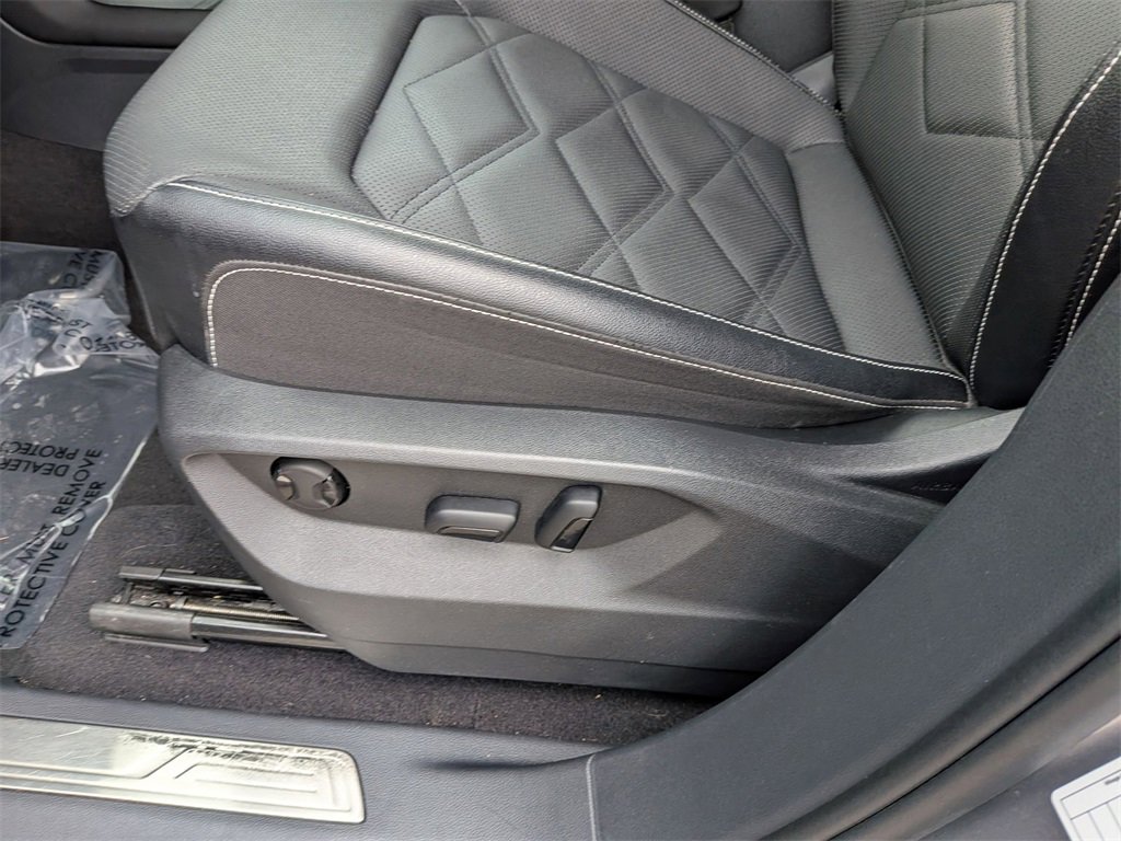 Used 2024 Volkswagen Atlas SE image 14