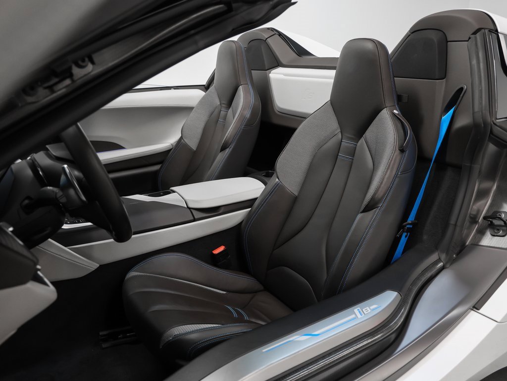 Used 2019 BMW i8 image 3