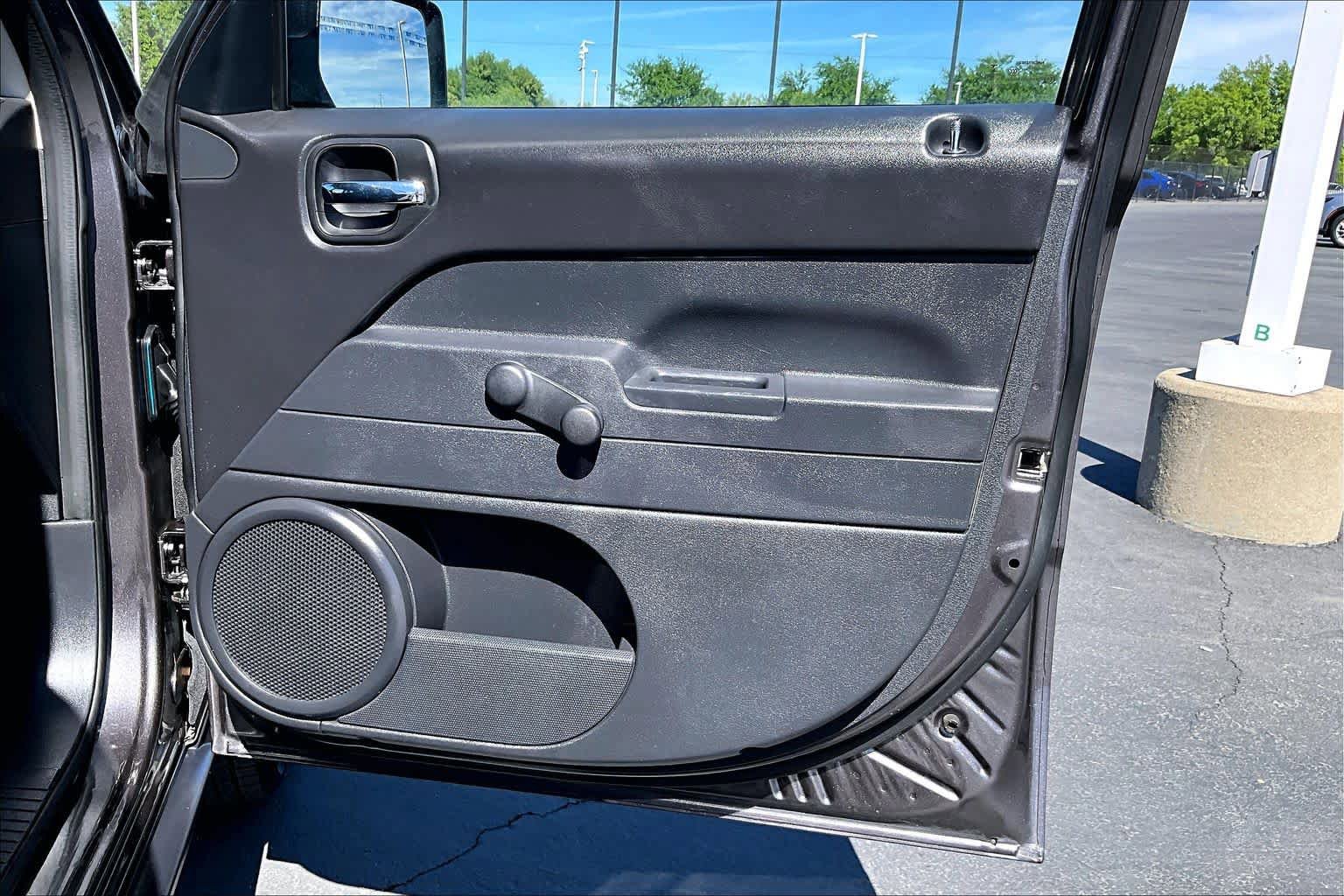 Used 2016 Jeep Patriot Sport FWD image 26