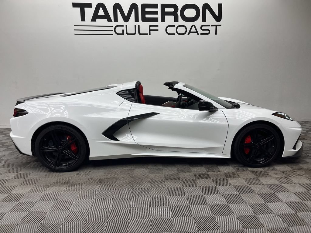 Used 2025 Chevrolet Corvette Stingray Preferred Cpe w/ Adrenaline Red Accent Package RWD image 4