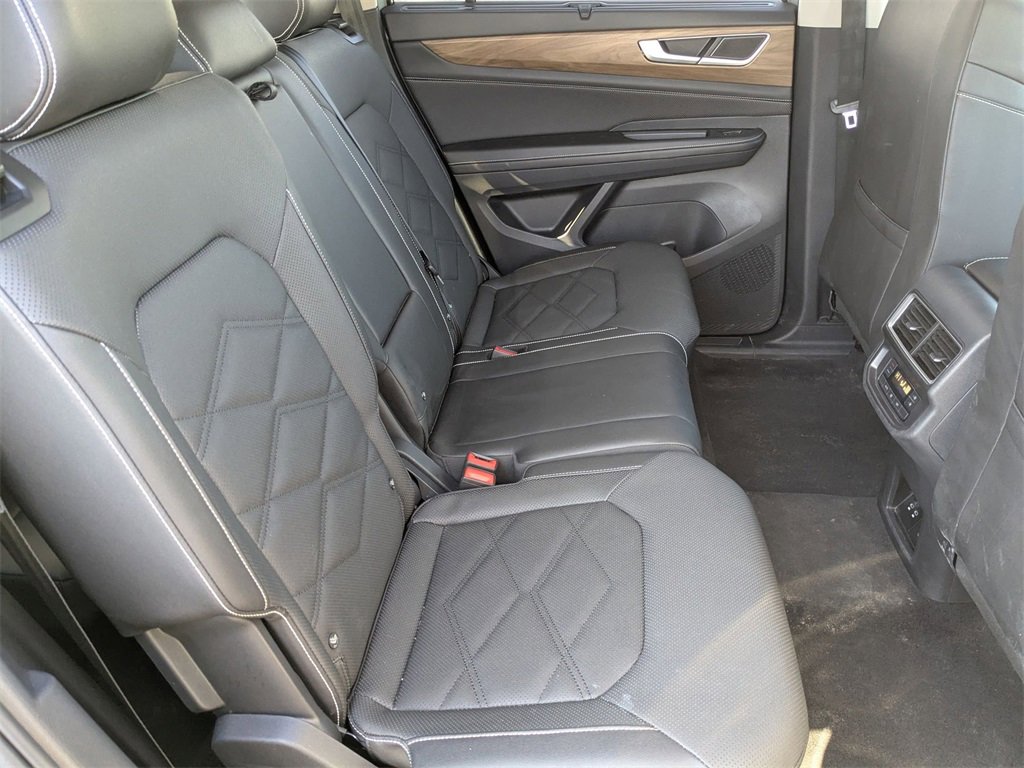 Used 2025 Volkswagen Atlas SE image 36