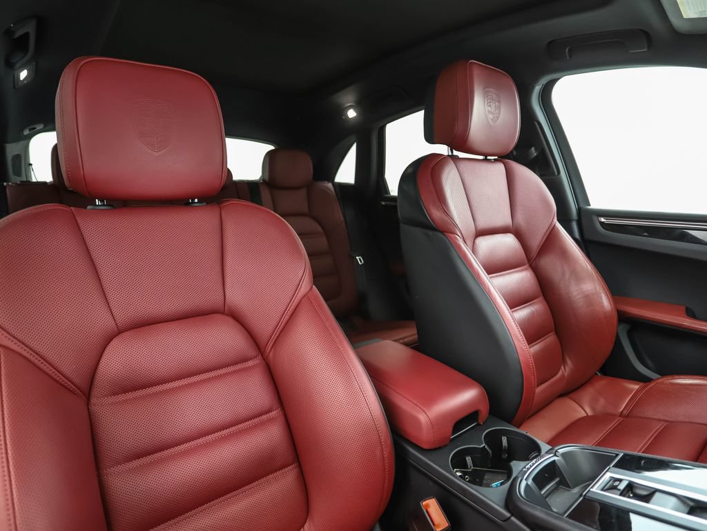 Used 2023 Porsche Macan AWD/4WD image 31