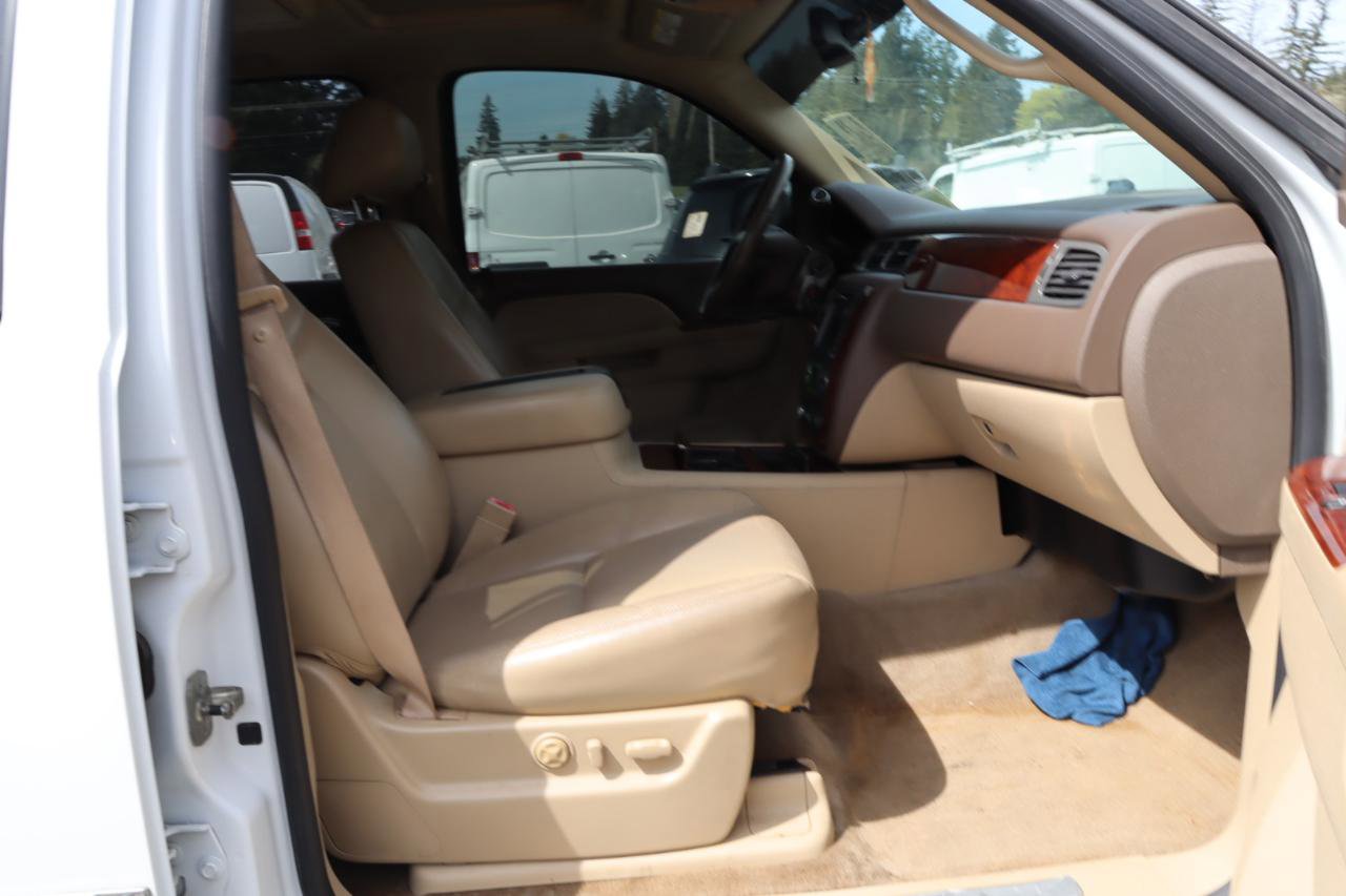 Used 2010 Chevrolet Tahoe LTZ RWD image 11
