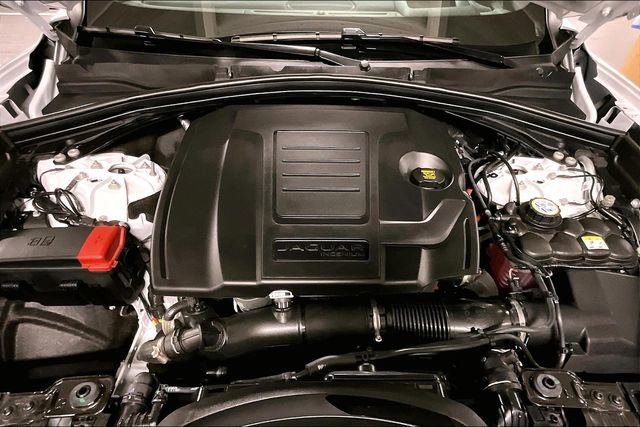 Certified 2025 Jaguar F-PACE R-Dynamic S AWD/4WD image 9