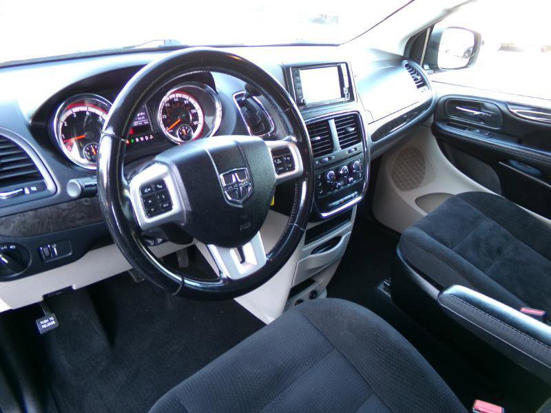 Used 2019 Dodge Grand Caravan SE w/ UConnect Hands-Free Group FWD image 12