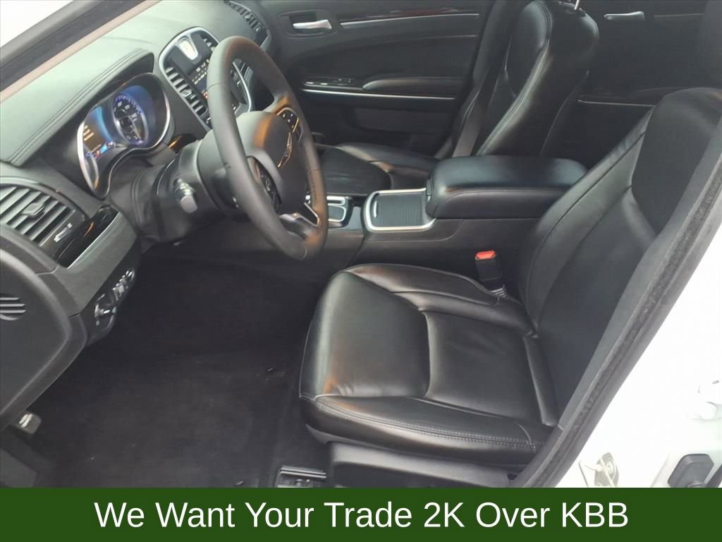 Used 2023 Chrysler 300 Touring L image 9