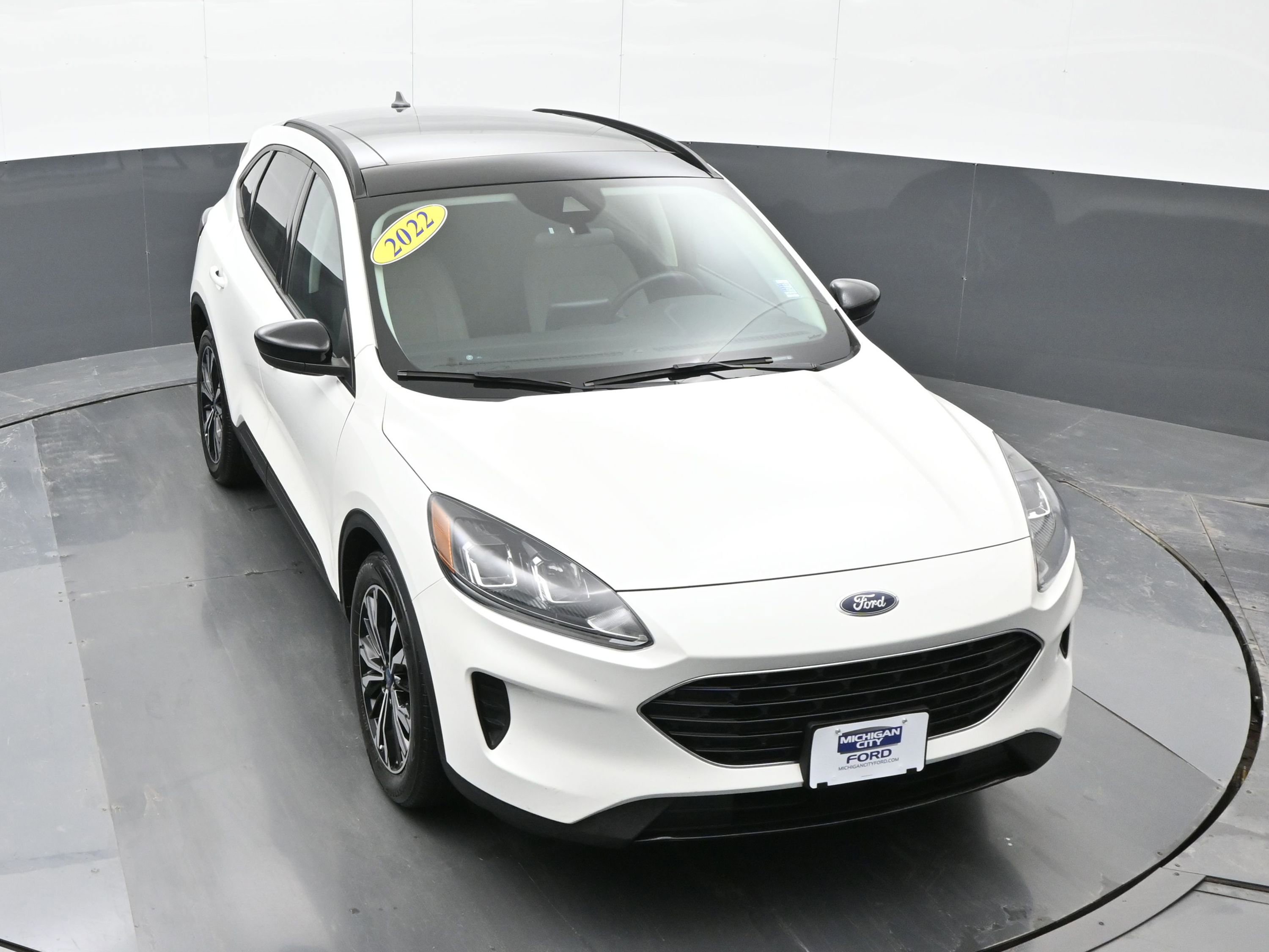 Used 2022 Ford Escape SE w/ SE Sport Appearance Package image 42