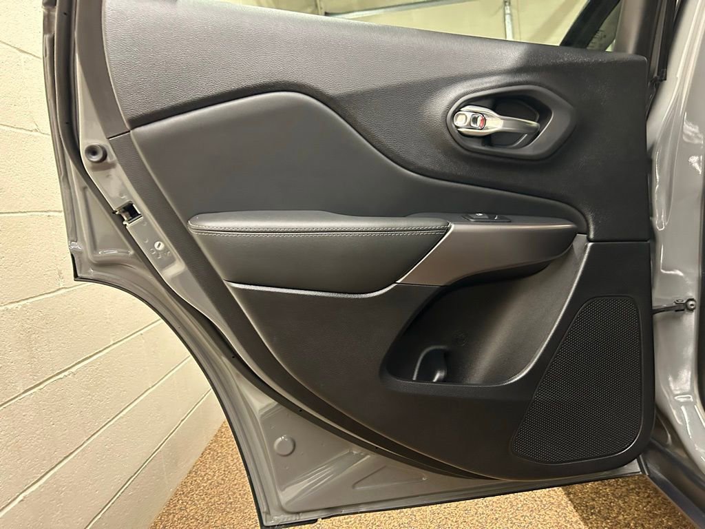 Used 2022 Jeep Cherokee Limited image 14