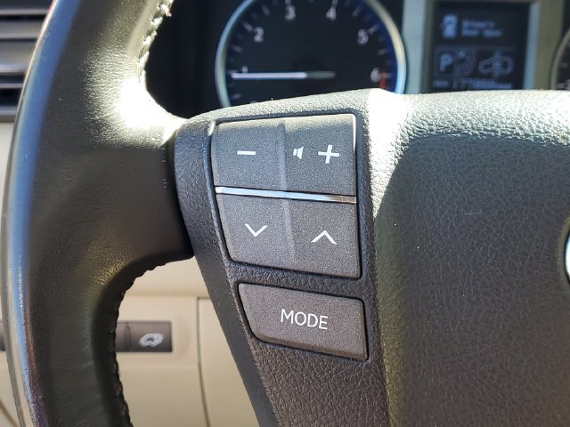Used 2011 Lexus LX 570 4WD image 16