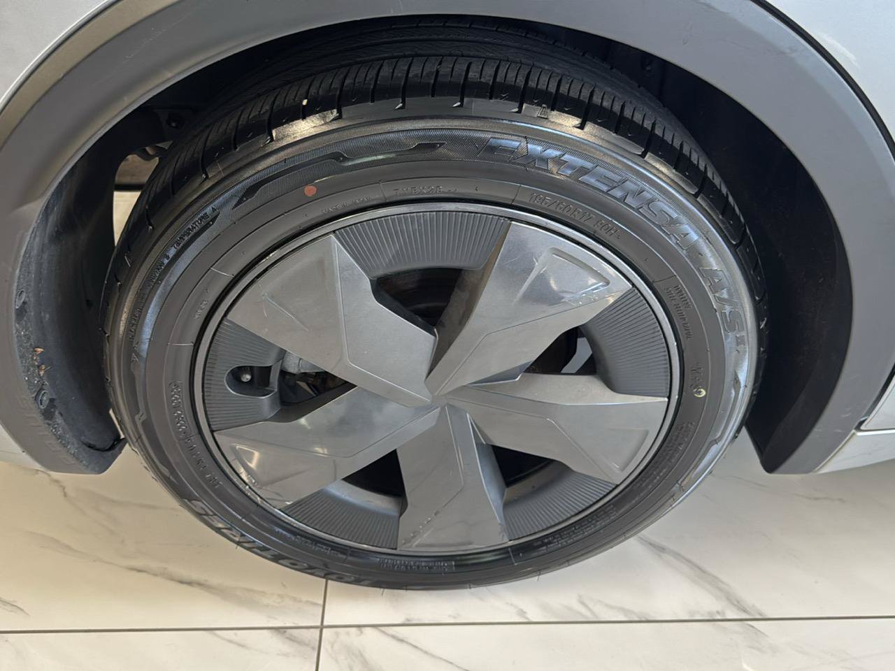 Used 2024 Toyota Prius LE FWD image 30
