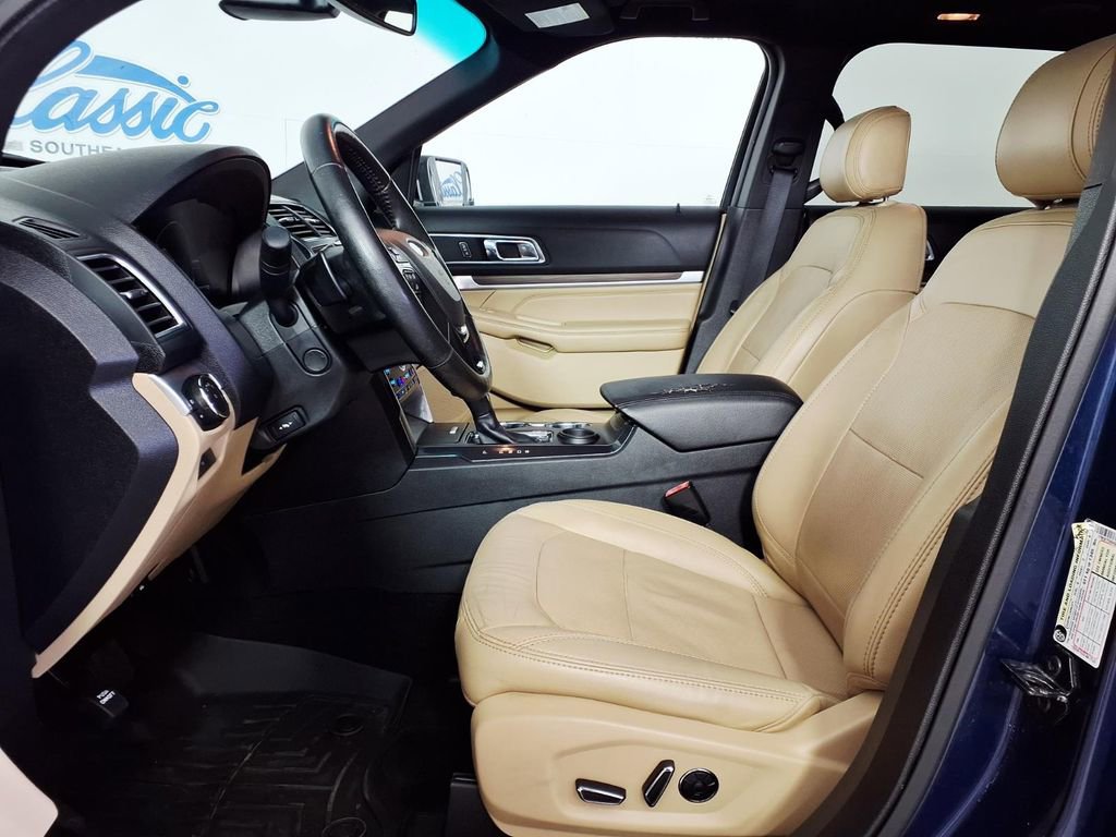 Used 2017 Ford Explorer Limited w/ Equipment Group 301A FWD image 7