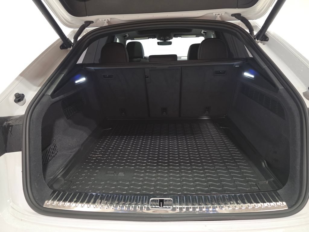 Certified 2025 Audi Q8 Premium Plus w/ Premium Plus Package AWD/4WD image 8