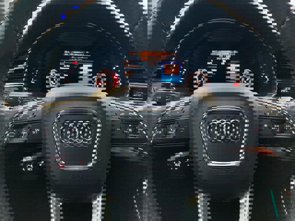 Used 2019 Audi Q8 Prestige w/ Luxury Package image 15