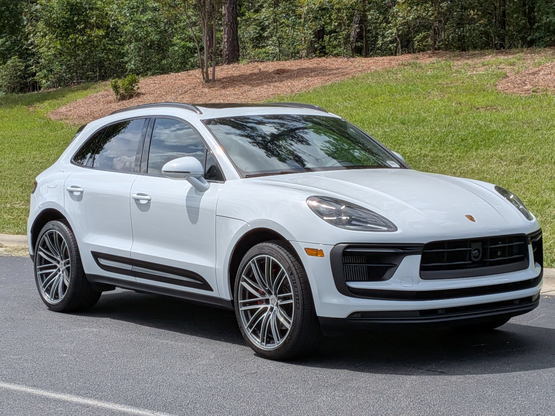 Certified 2025 Porsche Macan S AWD/4WD image 32