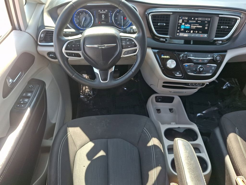Used 2023 Chrysler Voyager LX image 14