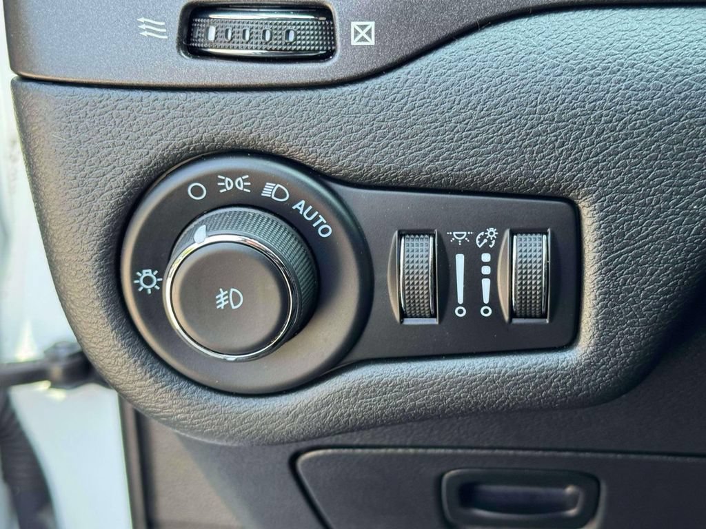 Used 2022 Jeep Cherokee Trailhawk w/ Sun, Sound & Nav Group AWD/4WD image 19