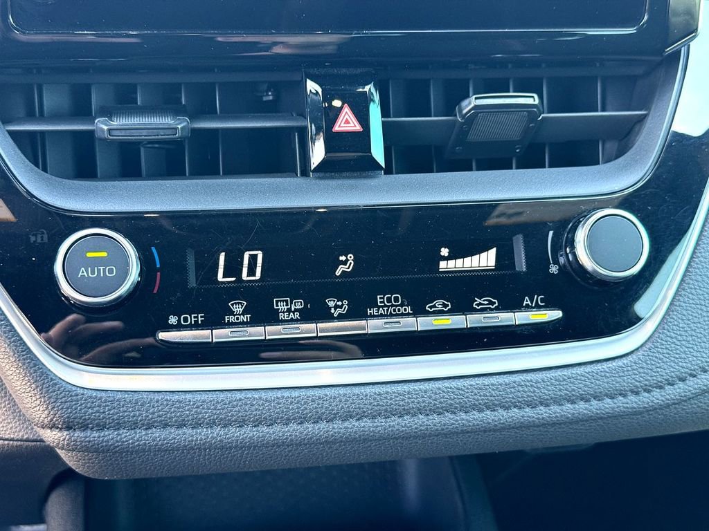 Used 2023 Toyota Corolla SE w/ SE Premium Package image 23