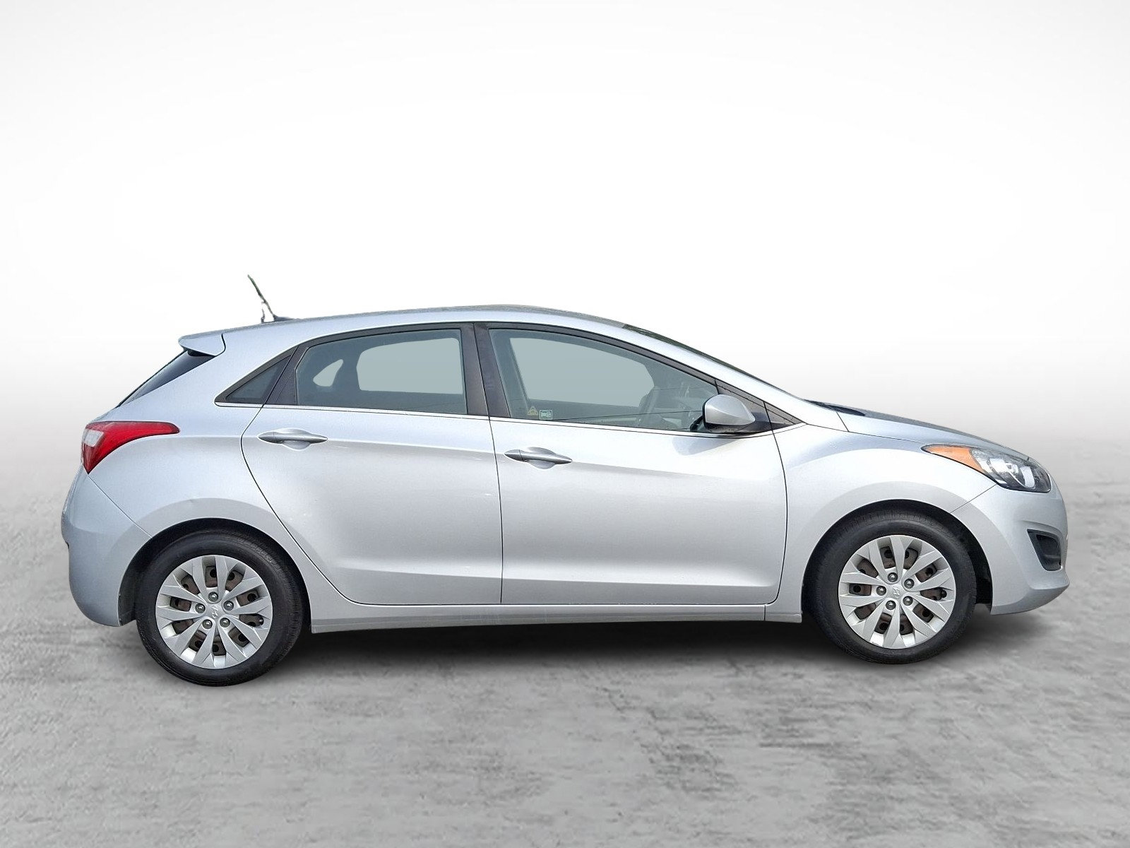 Used 2017 Hyundai Elantra GT image 7