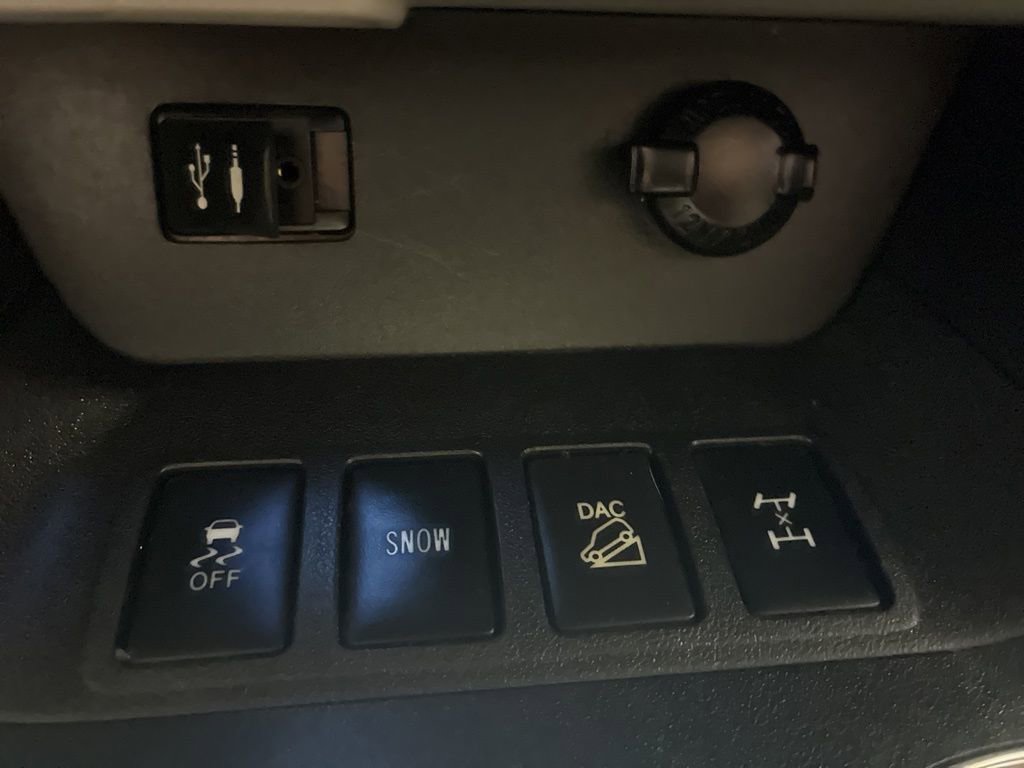 Used 2015 Toyota Highlander Limited AWD/4WD image 27